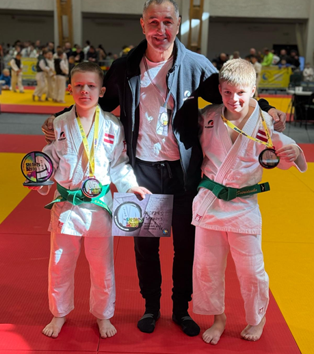 SVEICIENI DZIMŠANAS DIENĀ, TRENERI!